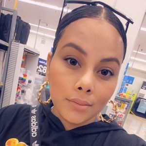 Meet your Posher, Vanessa